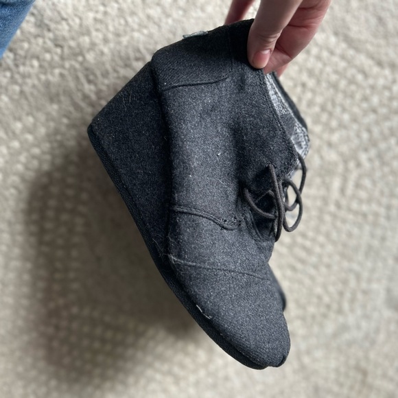 Toms women’s size 8 gray heeled boots - Picture 6 of 6